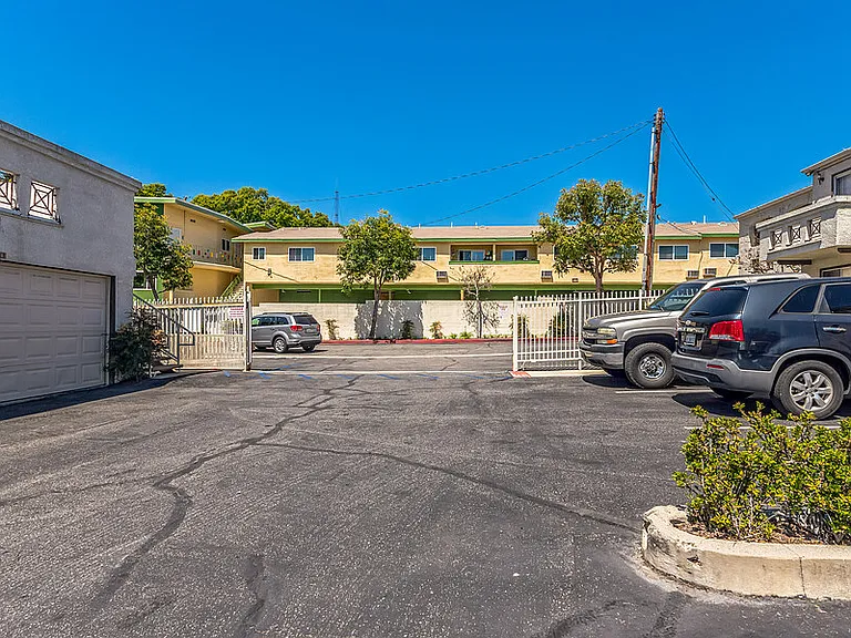 Villas at Whittier — Photo 32