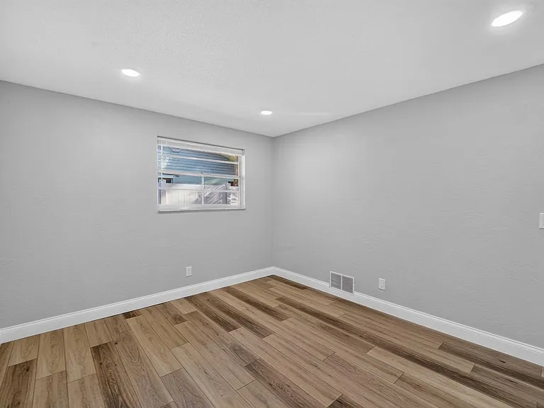 791 Lindenwood Cir E — Photo 32