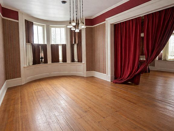 2nd image of 402 New York 8 Rte