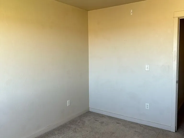 923 Saxon Way — Photo 13