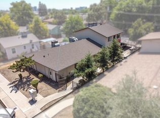 915 W Oak Ave, Visalia, CA 93291