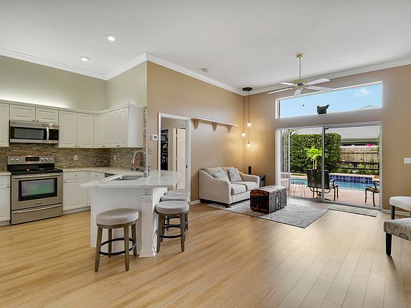 4th image of 6275 Lucerne Street