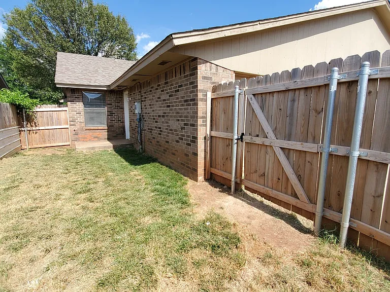 1208 Clearwater Dr — Photo 15