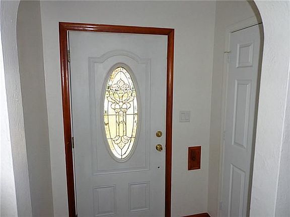 2nd image of 186 Windsor Dr