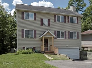 1125 Northshore Dr, Wauconda, IL
