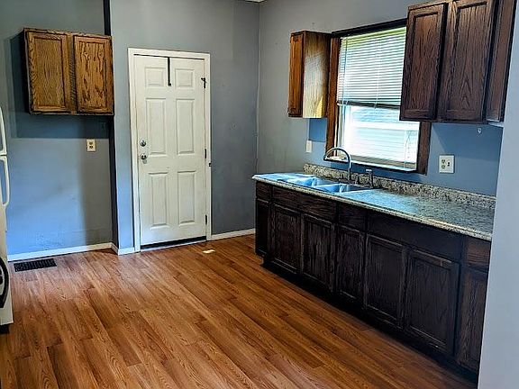 5th image of 157 Hyde Ave #1