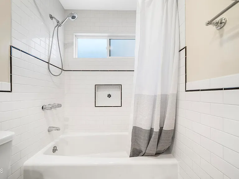 605 N Los Robles Ave #4 — Photo 8