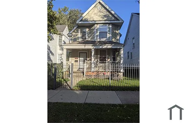 8233 S East End Ave photo 1