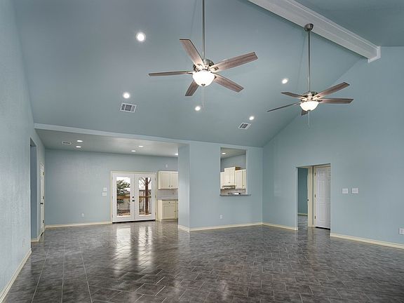 3rd image of 104 Spanish Oak Ln
