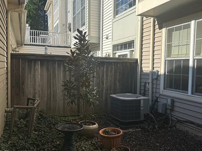 556 Longhorn Cres — Photo 26