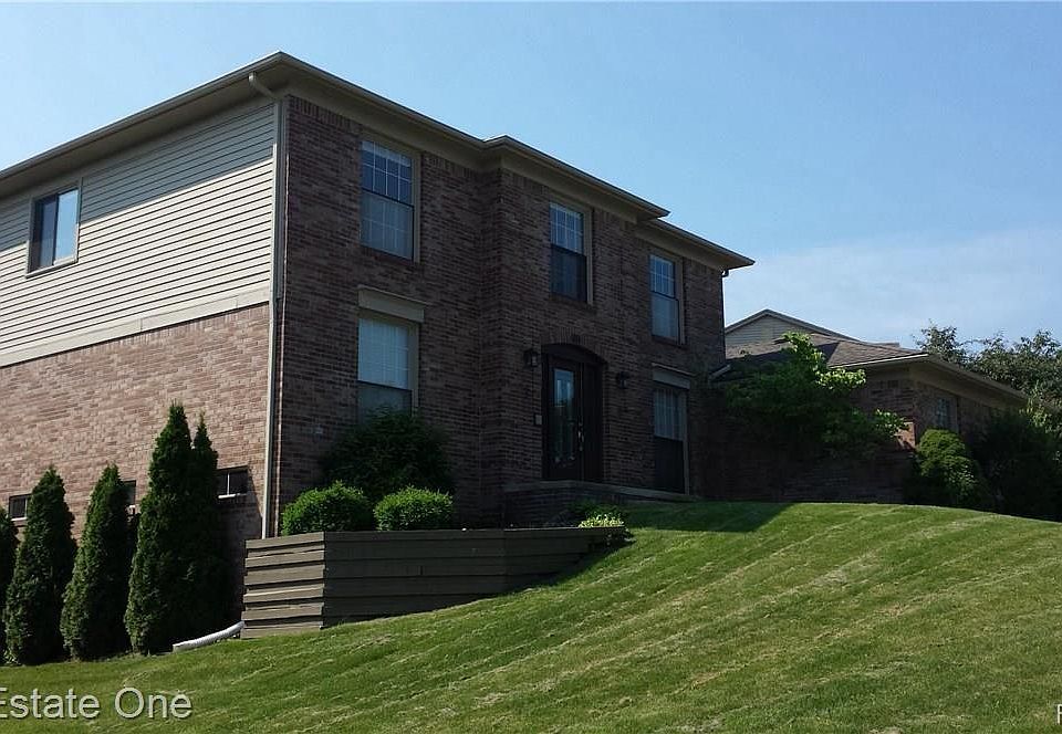 1st image of 475 Dorchester Way