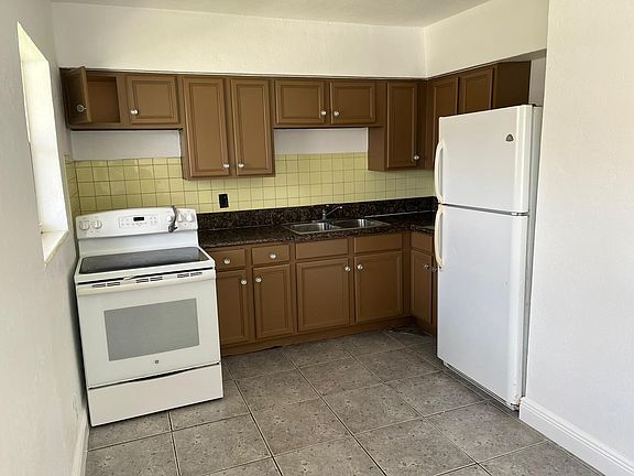 3rd image of 113 NE 5th St APT 8