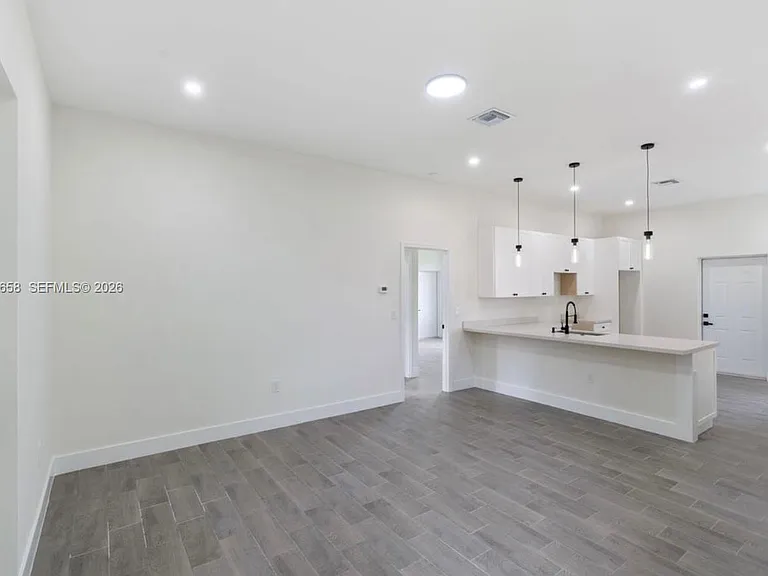 710 Peacock Ave — Photo 12