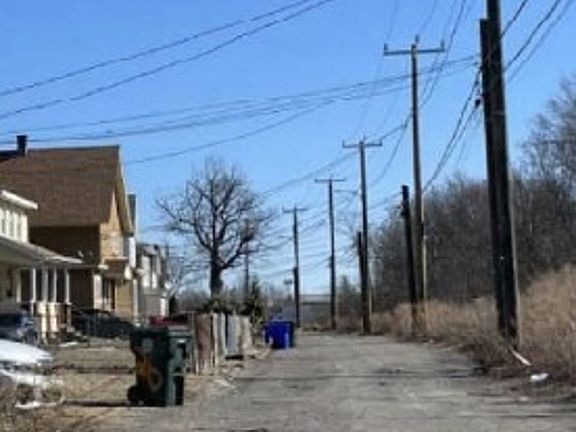 Exterior Neighborhood (street photo)