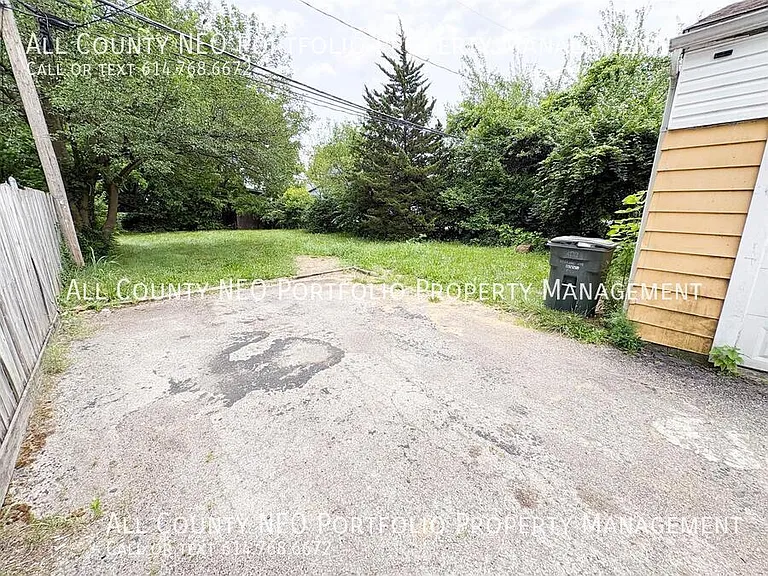 400 S Highland Ave — Photo 5