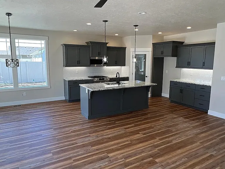 1105 SW Camille Dr — Photo 4