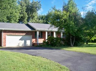 135 Stonegate Dr, Paducah, KY 42003