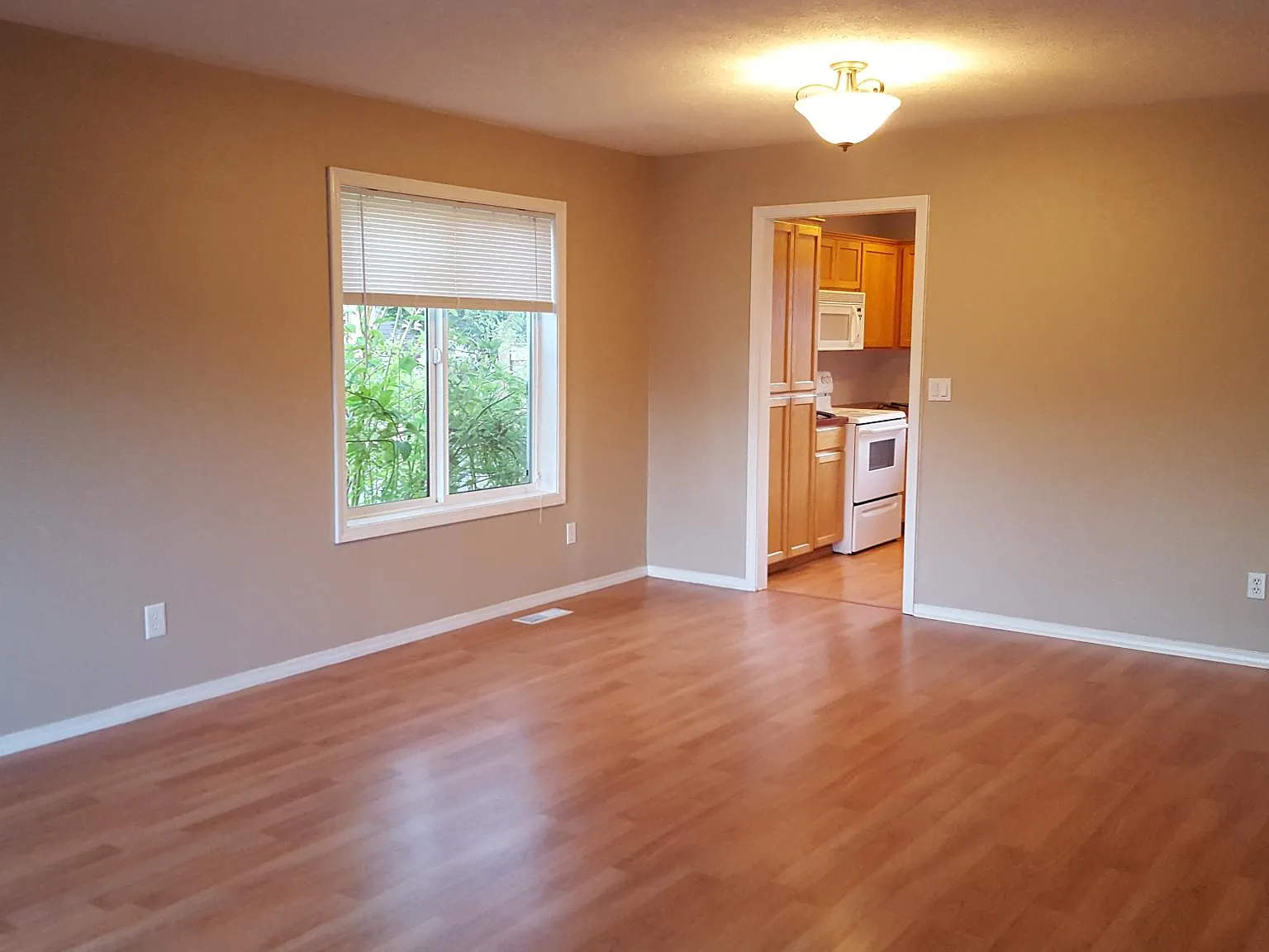 4 bed, 2.5 bath, 1907 sqft, $2,695 — Photo 4