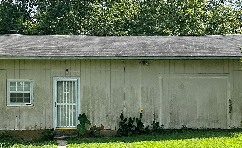 2nd image of 604 W Brannon