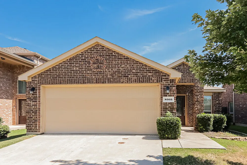 3 bed, 2.0 bath, 1403 sqft, $1,850 — Photo 1