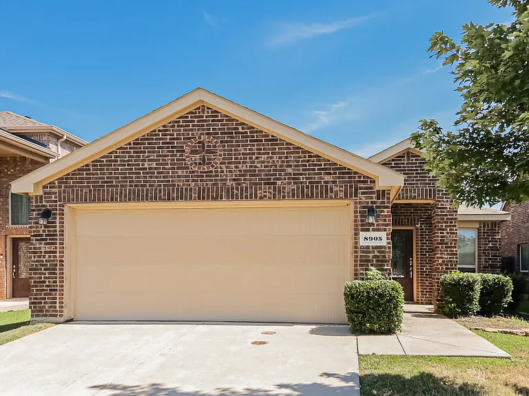 8905 Tenderfoot Ln — Photo 1