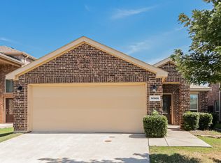 8905 Tenderfoot Ln, Aubrey, TX 76227