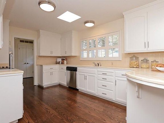 5th image of 535 Saint Francis Pl