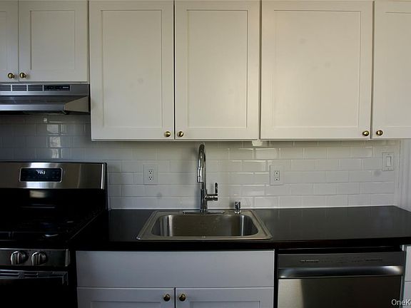 4th image of 55 Vernon Ave #2