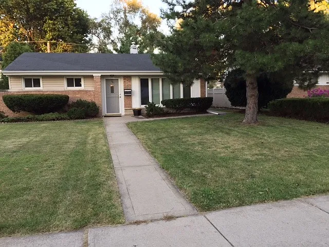 17233 Chicago Ave photo 1