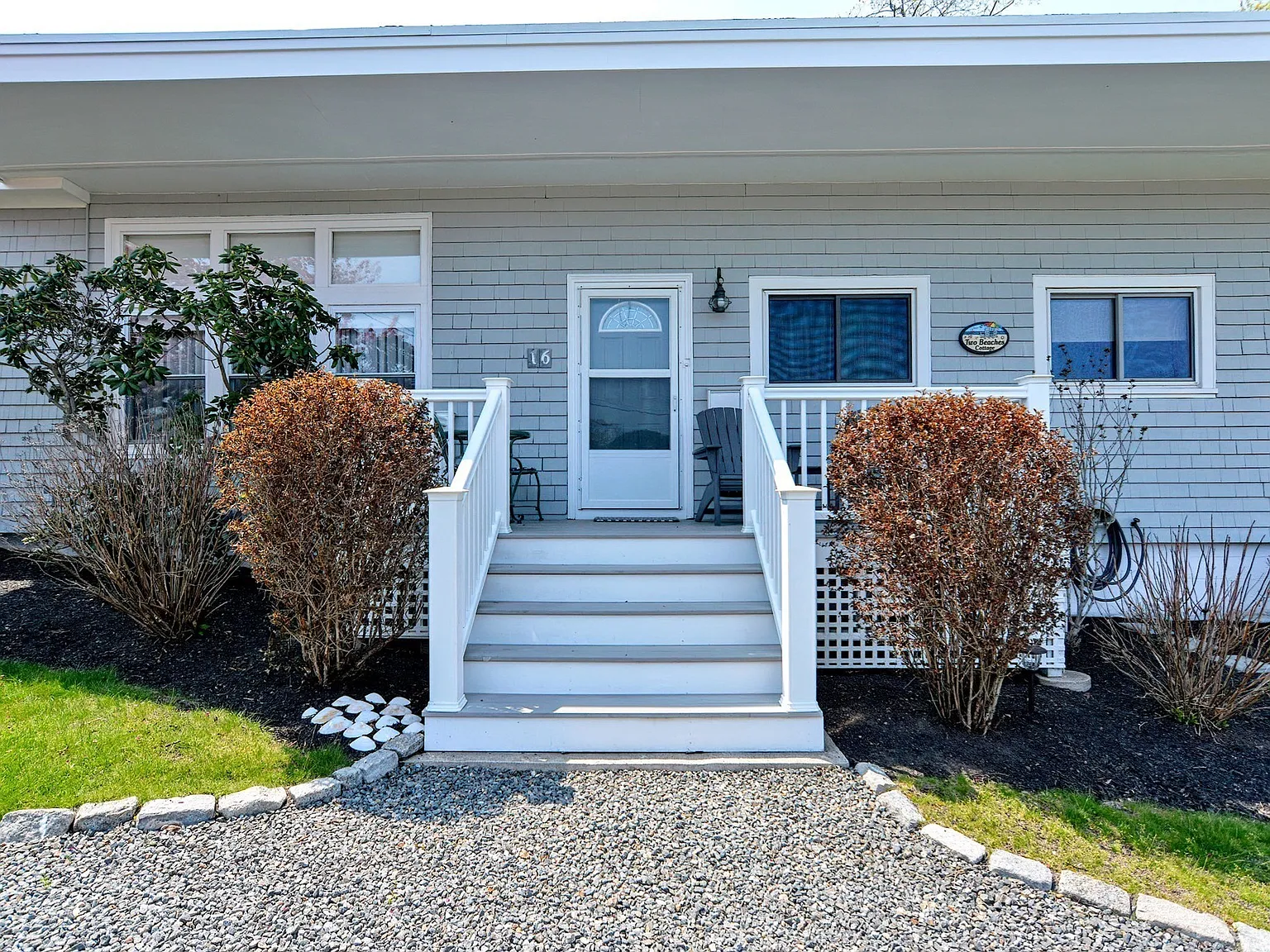 3 bed, 1.5 bath, 1402 sqft, $2,975 — Photo 2