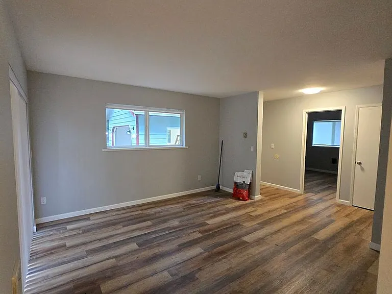 114 N Prairie Rd — Photo 5