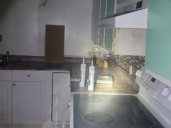 4th image of 76 Grant St