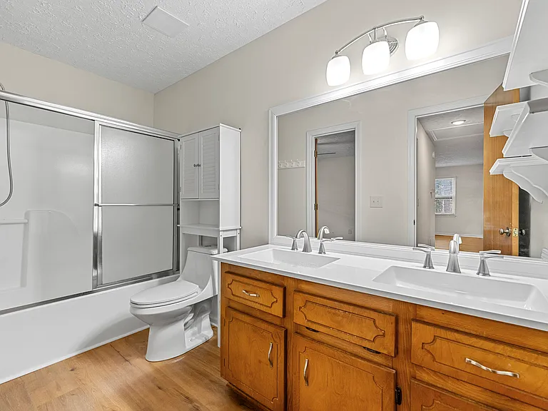 131 McWhirter Pl — Photo 10