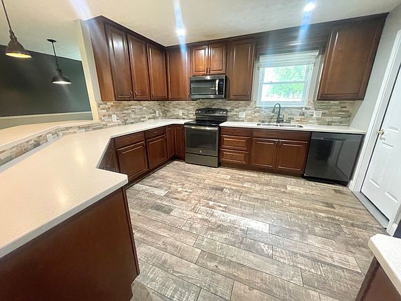 3rd image of 3888 Fernwald Dr