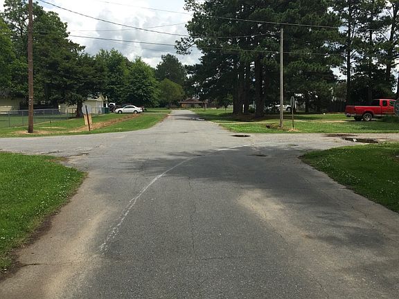 4th image of 400 Champion Ave