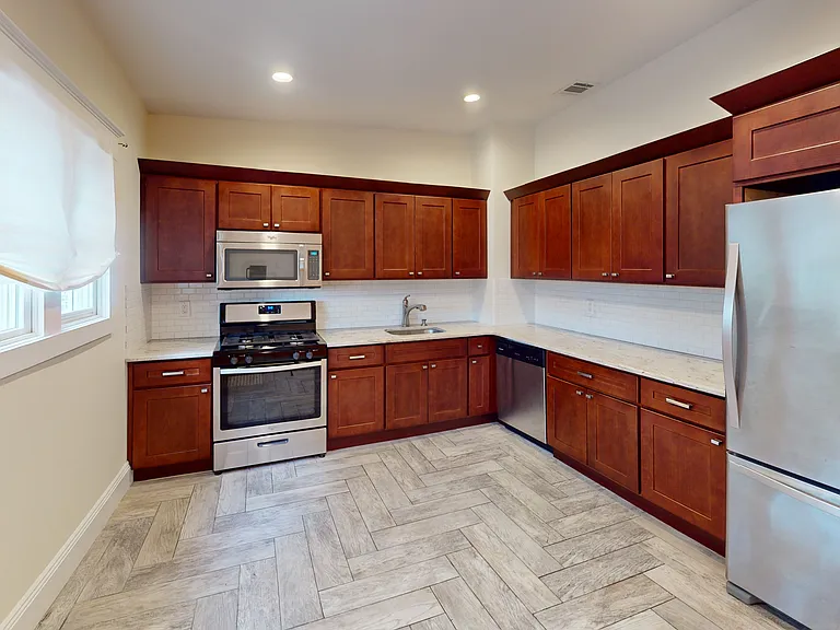 5 Wayne Ave #1 — Photo 4