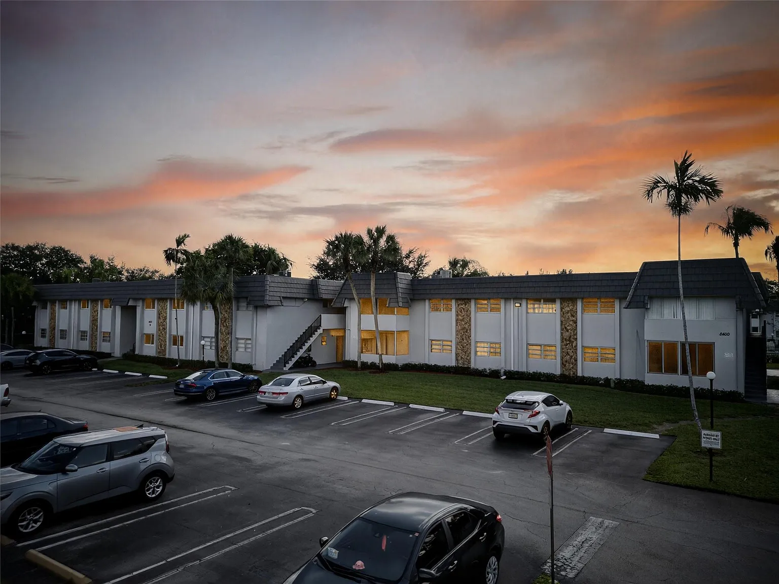 2 bed, 2.0 bath, 1000 sqft, $2,000 — Photo 1