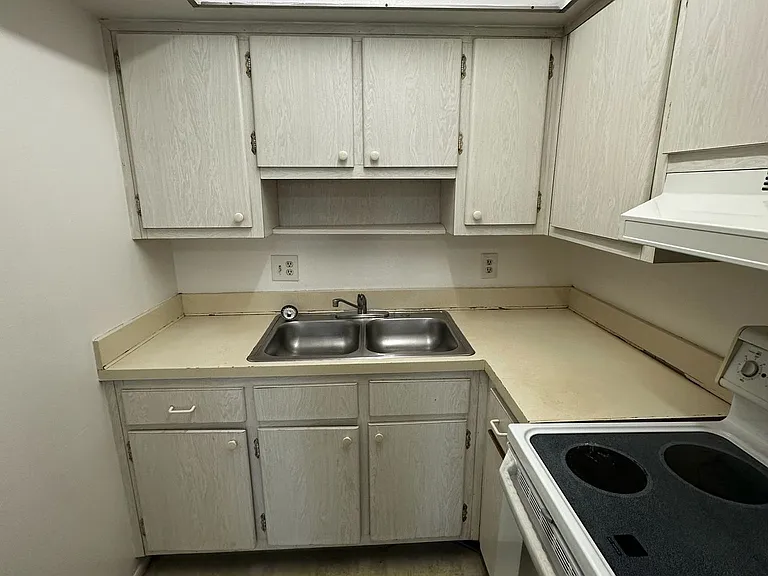 1830 Maravilla Ave #314 — Photo 6