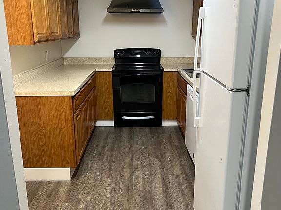 2nd image of 27 Charleston Sq #70