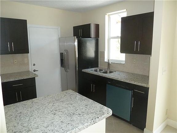 4th image of 10525 NW 57th Ct