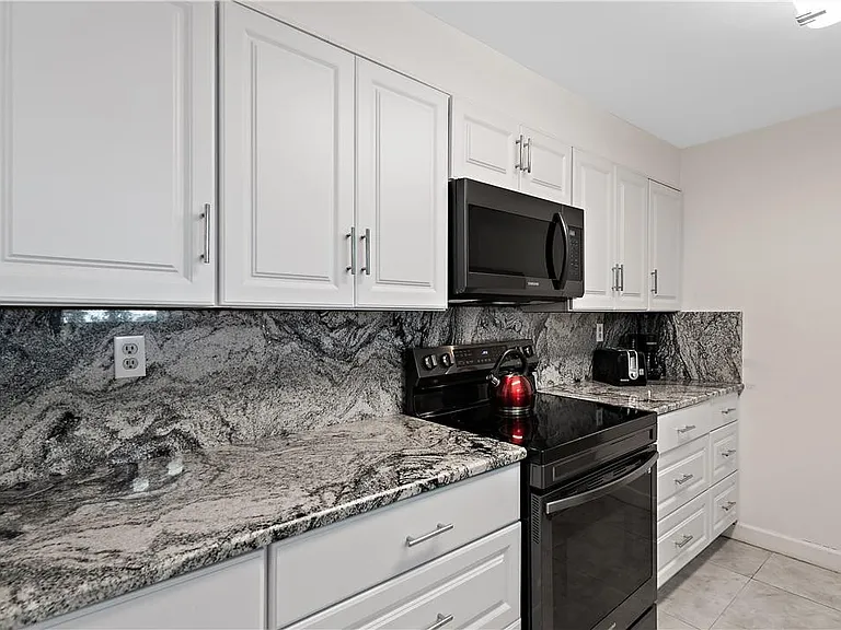 95 N Birch Rd #405 — Photo 21