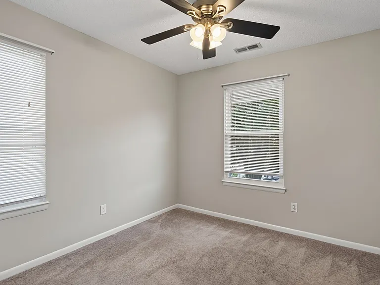 5113 Glenwood Way — Photo 11