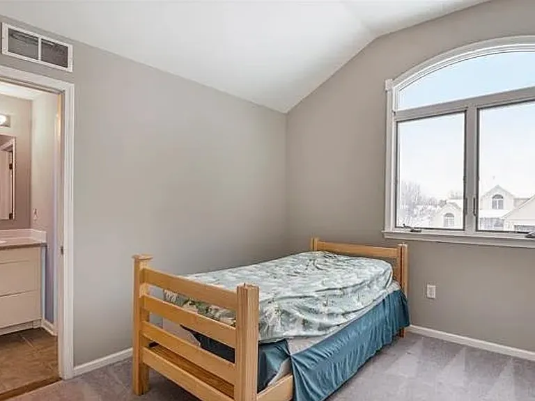 8303 Old Hbr — Photo 4