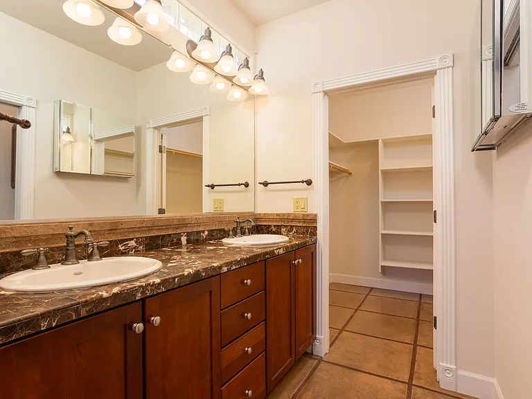 1029 E Blanton Dr — Photo 17