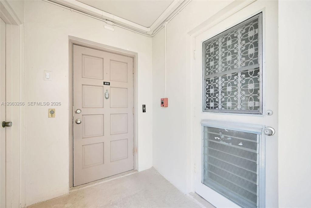 3200 N Palm Aire Dr APT 610, photo 6
