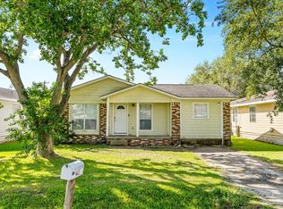 219 E Beecher Ave, Palacios, TX 77465