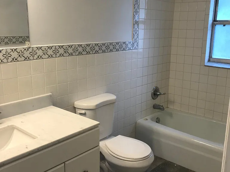 2215 Forest Dr — Photo 4