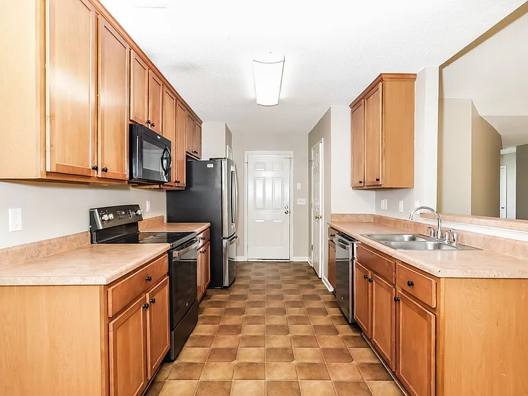 808 Aarons Ct — Photo 7