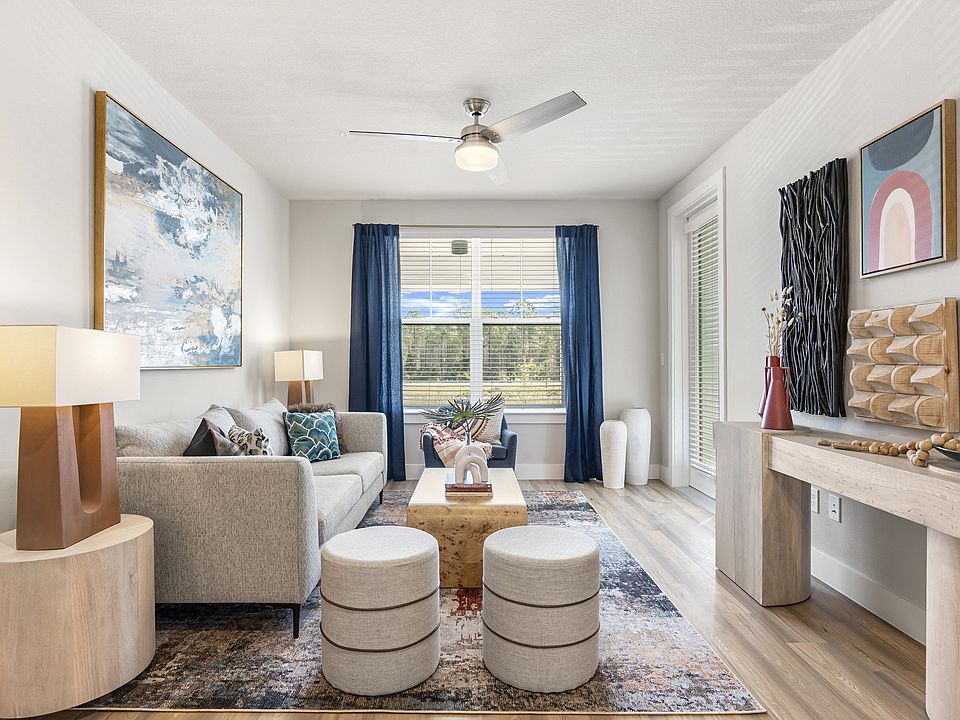 Longleaf at St. Johns Apartments | St. Johns, FL | Living Room