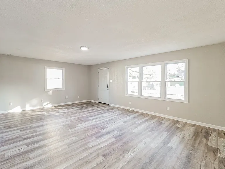 977685_018_living_room_13310471.jpg